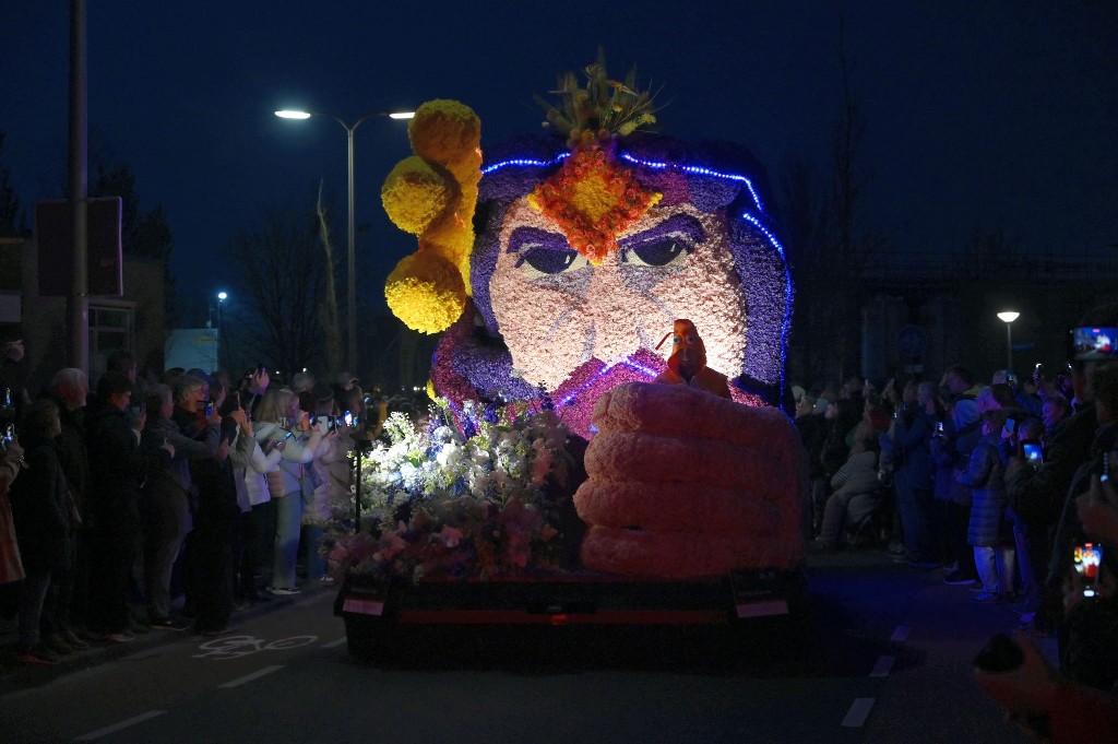 ../Images/Verlicht bloemencorso 2025 049.jpg
